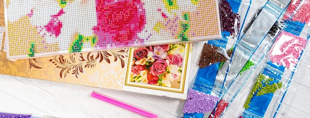 próbki tkanin i wzorów haftu